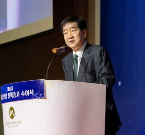 최평규 SNT그룹회장(사진=홈페이지 캡처)