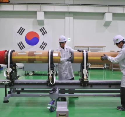 함대공유도탄-II(KSAM-II) 시제 유도탄 조립 장면(LIG Defense & Aerospace)