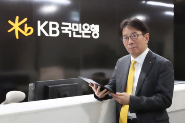이재근 KB금융지주 글로벌·WM·SME부문장. 이 부문장은 2022년부터 2024년까지 KB국민은행장을 지냈으며, 지난 11일 KB금융지주 차기 회장 최종 후보로 선정됐다. (출처: KB국민은행)