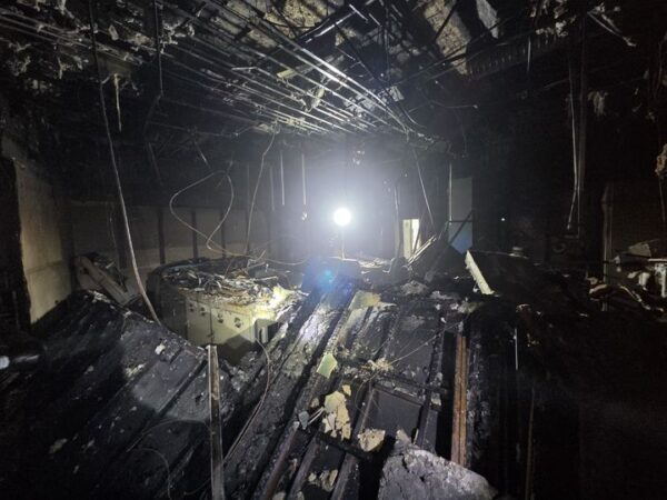 지난 19일 오전 8시52분께 충남 보령시 오포면 보령화력발전소 내 한전KPS 사무동에서 불이 나 소방대원이 진화를 마치고 현장에서 화재 원인을 조사하고 있다. (사진=보령소방서 제공)