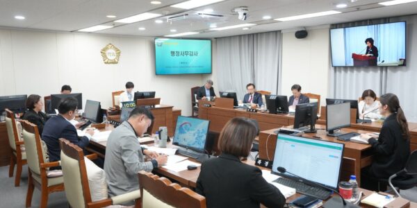 서울 중랑구의회 행정재경위원회가 지난 15일 구의회 회의실에서 2026년도 행정사무감사를 하고 있다. (출처=중랑구의회)