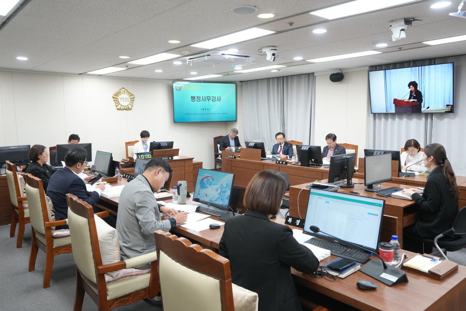 서울 중랑구의회 행정재경위원회가 지난 15일 구의회 회의실에서 2026년도 행정사무감사를 하고 있다. (출처=중랑구의회)