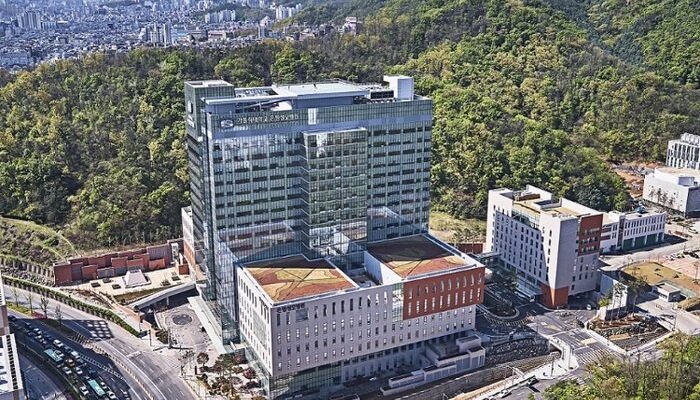 서울 은평구에 위치한 가톨릭대학교 은평성모병원 전경. 보건의료노조는 14일 소속 간호사의 사망과 관련해 직장 내 괴롭힘과 과중한 업무 부담 의혹을 제기하며 병원의 진상규명과 고용노동부의 특별근로감독을 촉구했다. (출처=은평성모병원)