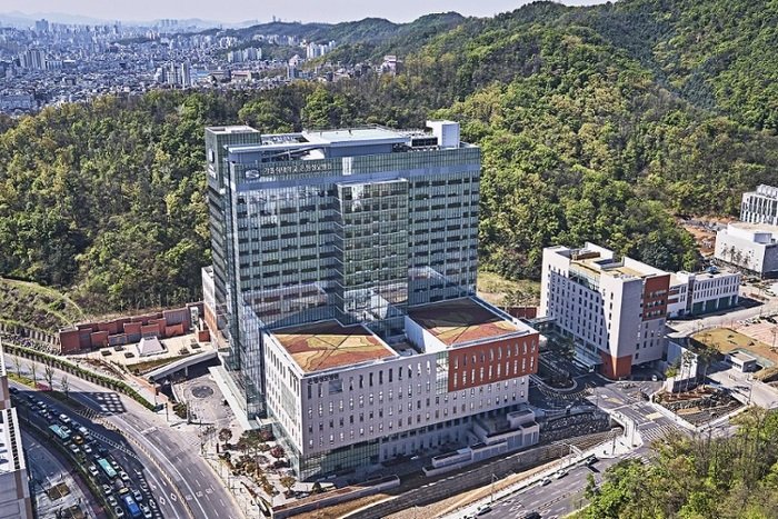 서울 은평구에 위치한 가톨릭대학교 은평성모병원 전경. 보건의료노조는 14일 소속 간호사의 사망과 관련해 직장 내 괴롭힘과 과중한 업무 부담 의혹을 제기하며 병원의 진상규명과 고용노동부의 특별근로감독을 촉구했다. (출처=은평성모병원)