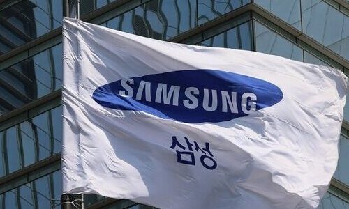 삼성그룹을 상징하는 삼성 깃발이 건물 앞에 게양돼 있다. (사진=삼성전자)