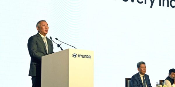 정의선 현대자동차그룹 회장이 지난 14일(현지시간) 인도 마하라슈트라주에서 열린 현대차 푸네 신공장 준공식에서 환영사를 하고 있다. (출처=현대자동차그룹)