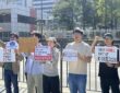 무기박람회저항행동과 팔레스타인과 연대하는 한국 시민사회 긴급행동 관계자들이 7일 서울 용산구 국방부 앞에서 기자회견을 열고, 오는 12월 열리는 K-DEX 2026에 이스라엘 국방부와 관련 방산기업의 참가를 금지할 것을 촉구하고 있다. (출처=무기박람회저항행동)