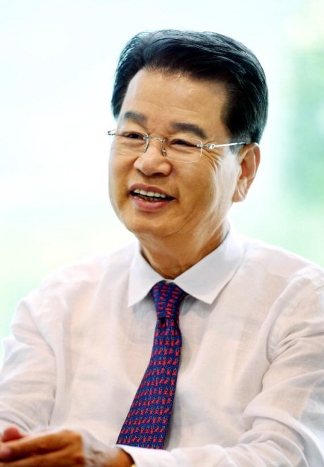 권혁운 IS동서 회장. IS동서가 환경·배터리 투자 손실을 기록한 가운데, 권 회장 측의 주식담보대출과 적자 기간 배당 문제가 주목받고 있다. (사진=IS동서>