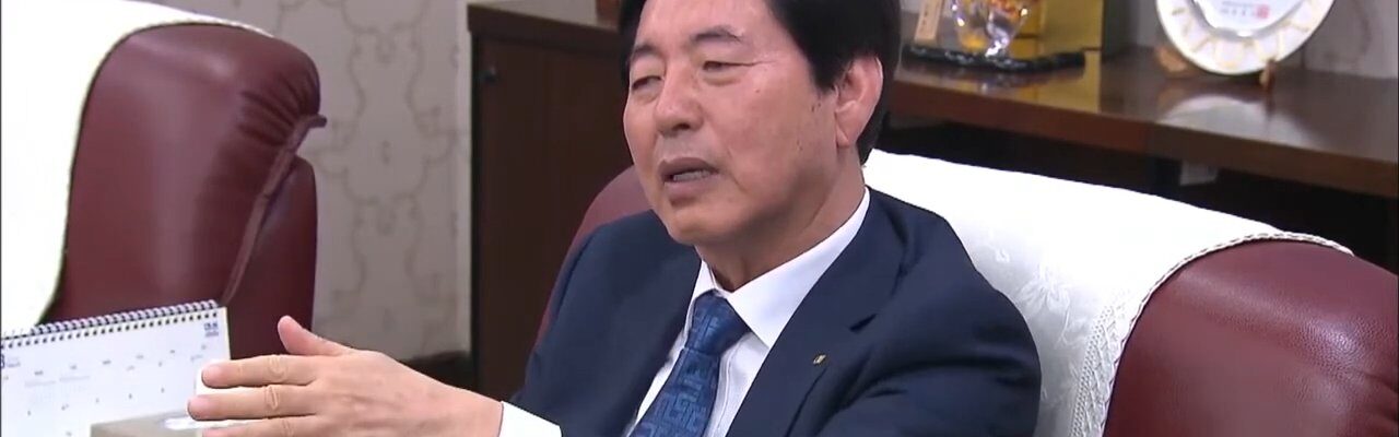 2020년 7월 21일 부산MBC 보도에서 허용도 당시 부산상공회의소 회장이 사무실에서 발언하고 있다. 허 회장은 최근 노조 탄압 의혹으로 국정감사 증인에 채택됐으나 지난 16일 불출석했다. (출처=부산MBC 유튜브 영상 갈무리)